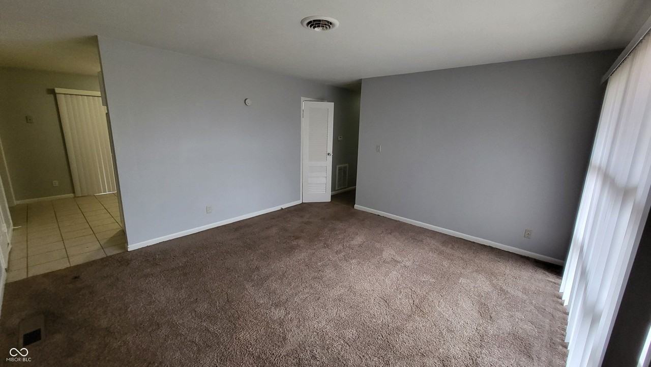 4940 Leone Dr - Photo 4 of 18