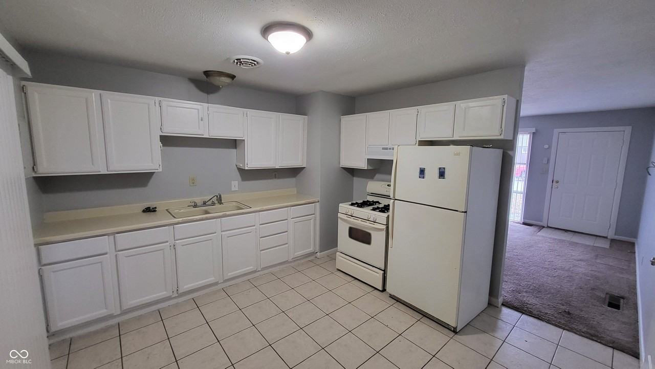 4940 Leone Dr - Photo 7 of 18