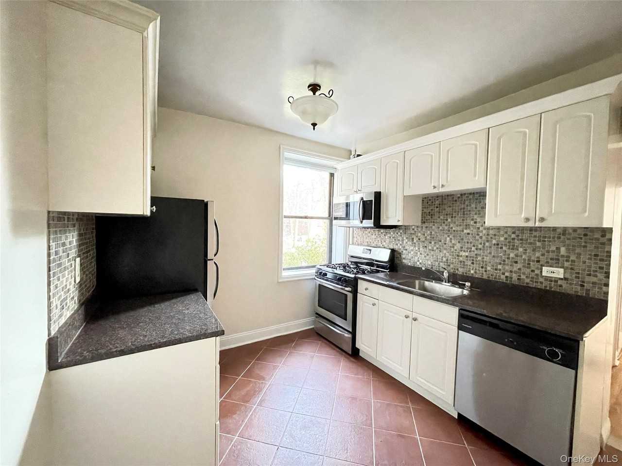 321 Larchmont Acres Unit 1b #1B - Photo 2 of 11