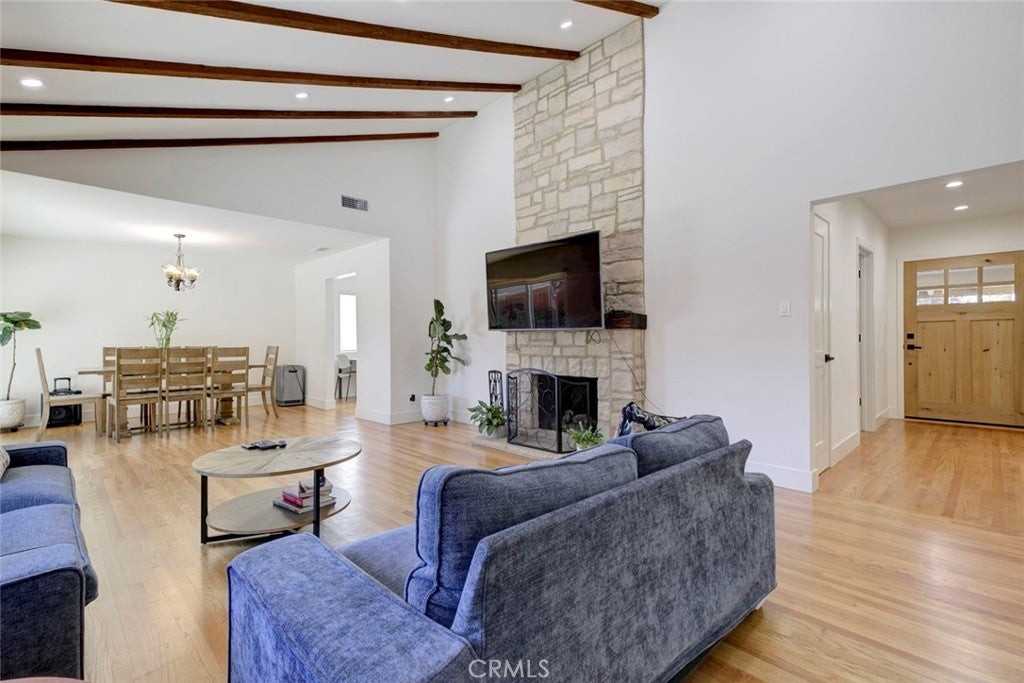 10550 Johanna Ave - Photo 6 of 39