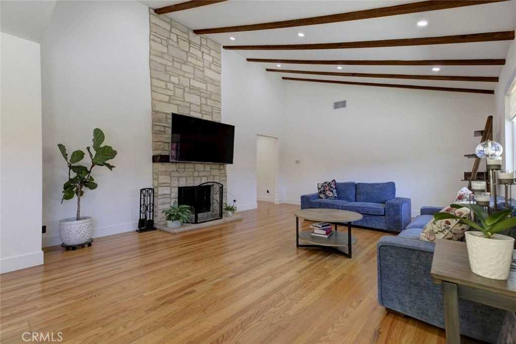 10550 Johanna Ave - Photo 7 of 39