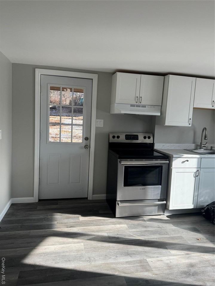 654 Milltown Rd - Photo 4 of 33