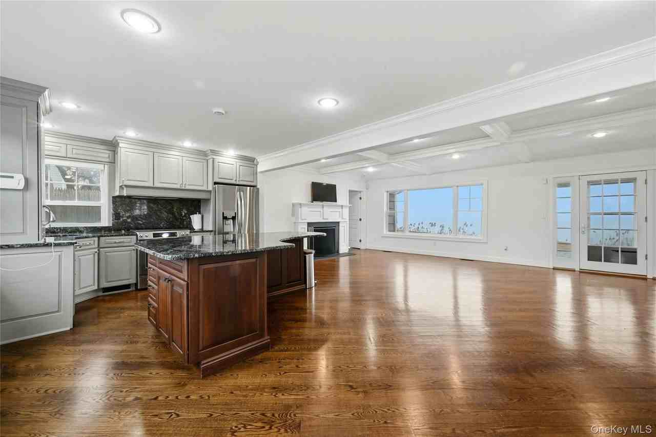 20845 Soundview Ave - Photo 3 of 30