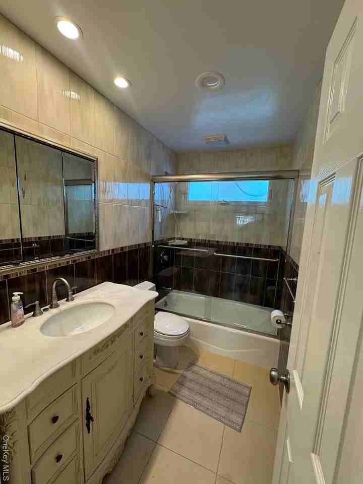 553 E Fulton St - Photo 7 of 12