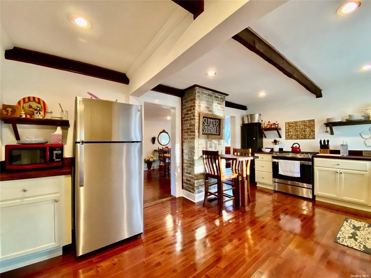 1975 Youngs Ave - Photo 4 of 19