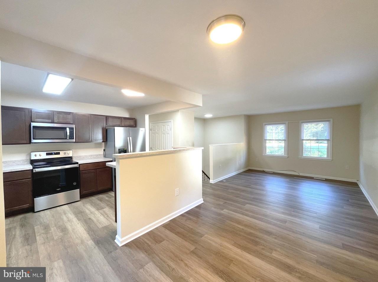 2060 Peace Ct - Photo 3 of 25