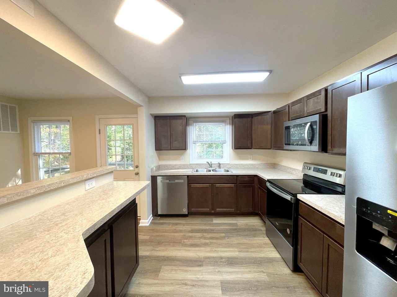 2060 Peace Ct - Photo 7 of 25