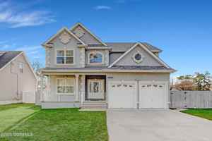 featured image of 1000 8th Ave