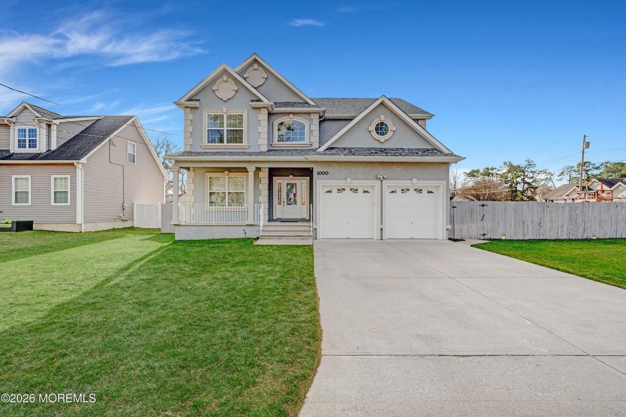 1000 8th Ave - Photo 2 of 45