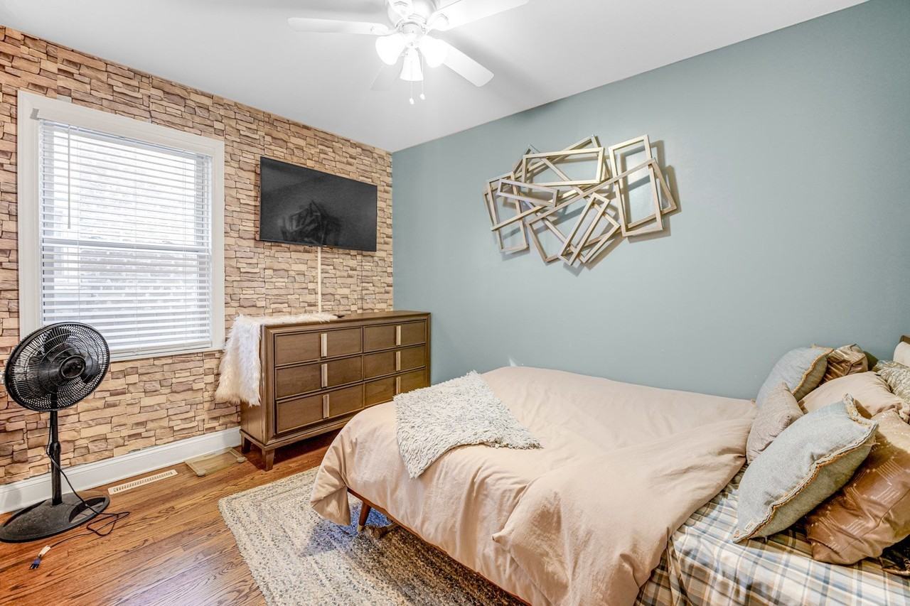 10516 S Eggleston Ave - Photo 5 of 16