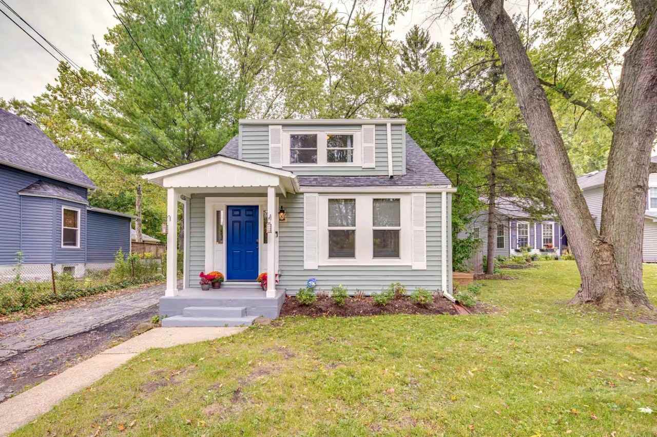 1518 Riverside Ave - Photo 2 of 32