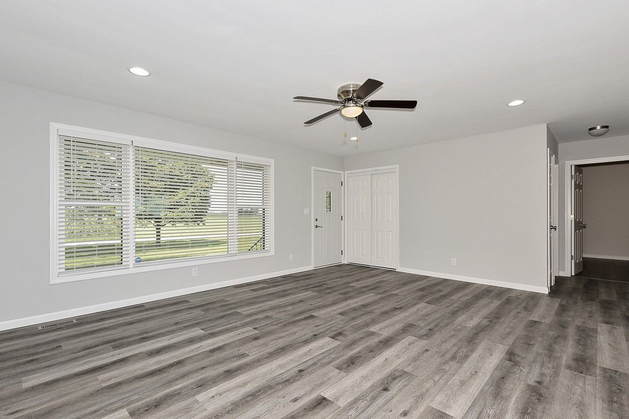 8310 E Coral Rd - Photo 2 of 21