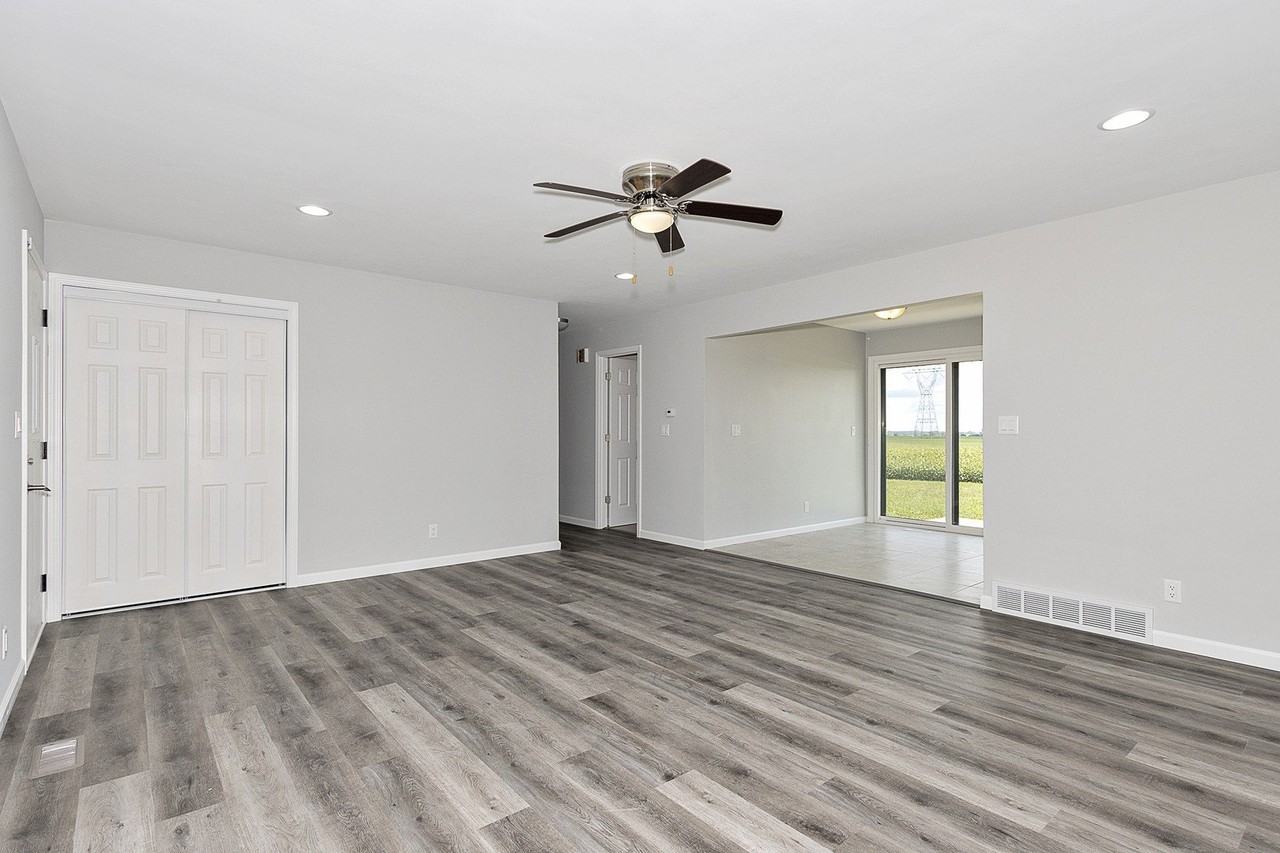 8310 E Coral Rd - Photo 3 of 21