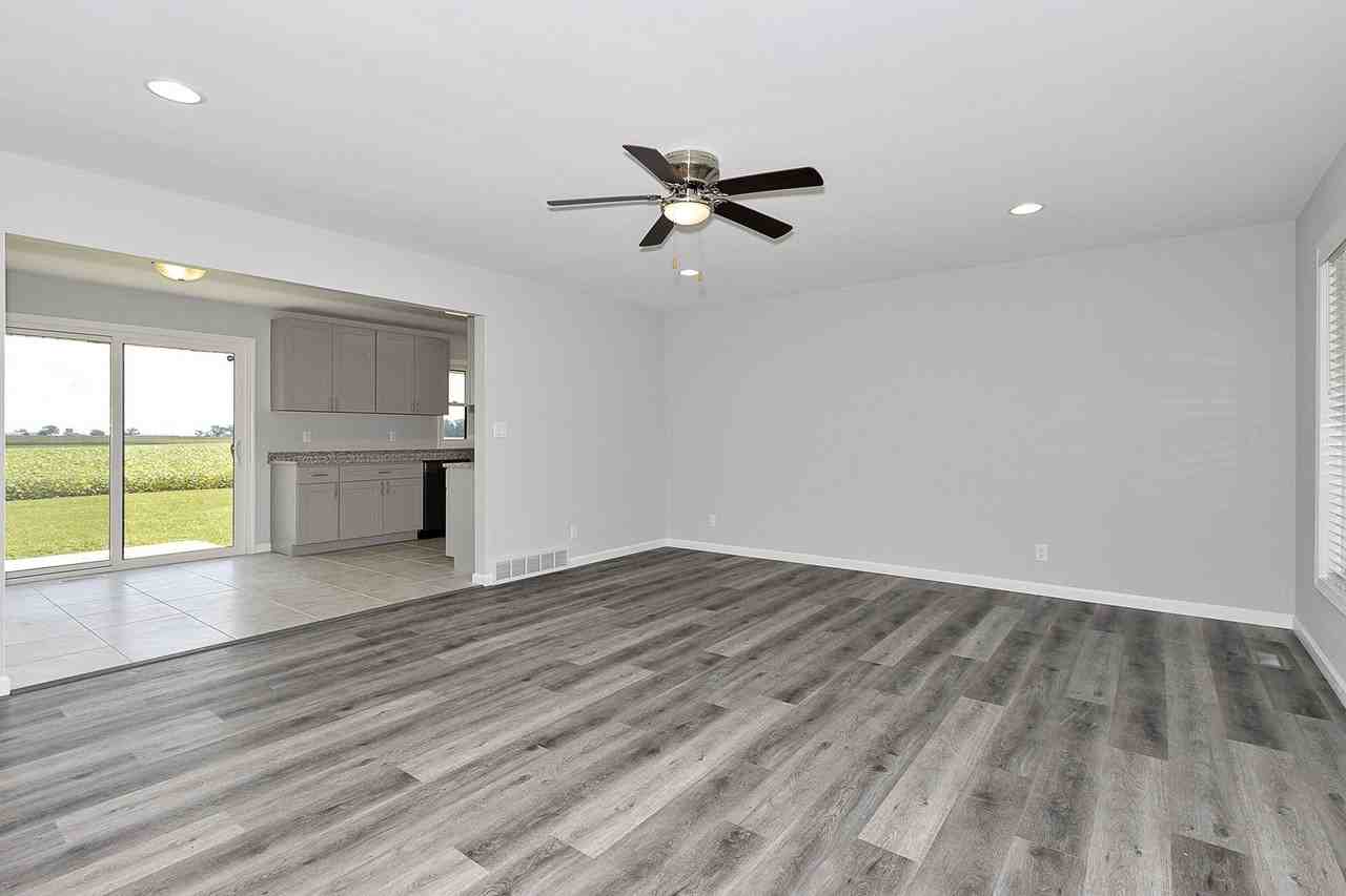 8310 E Coral Rd - Photo 4 of 21