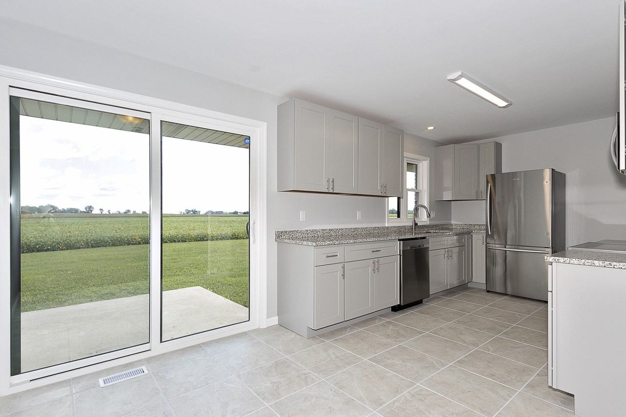 8310 E Coral Rd - Photo 5 of 21