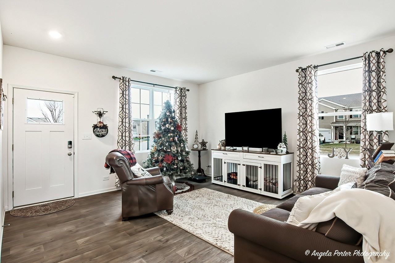 3818 Doherty Ln - Photo 2 of 29