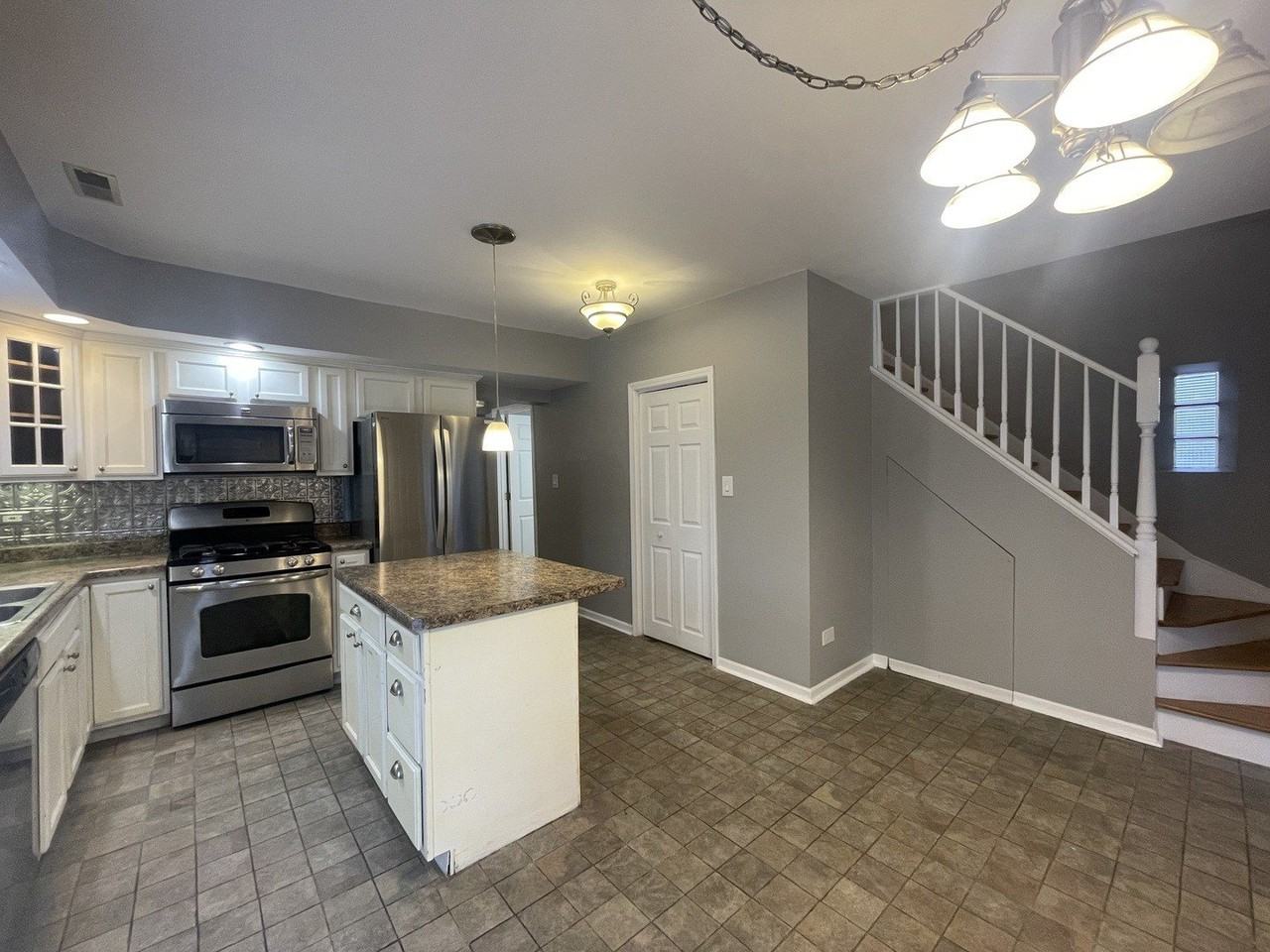 1009 61st St - Photo 7 of 15