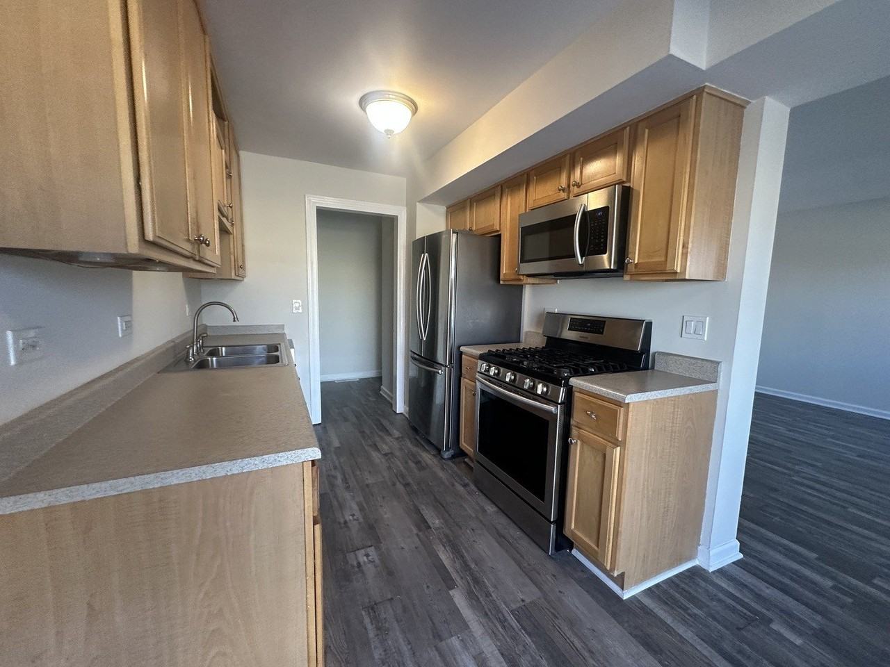 306 Northwestern Ct Unit B #B - Photo 5 of 24