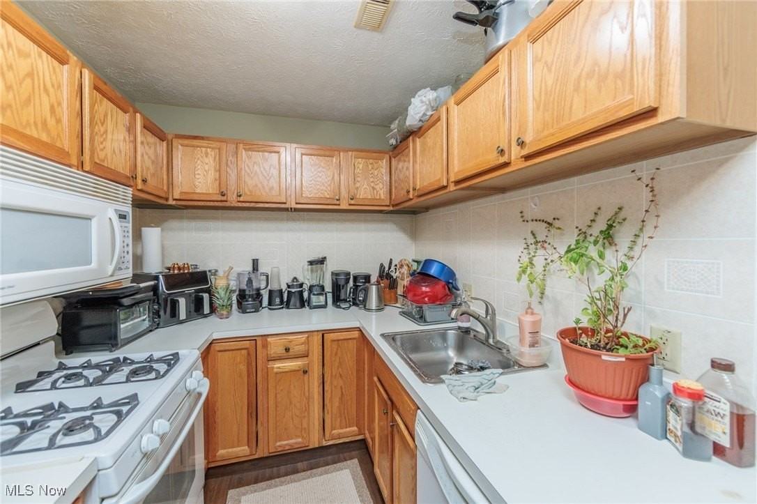 25735 Lorain Rd Unit 421 #421 - Photo 6 of 37