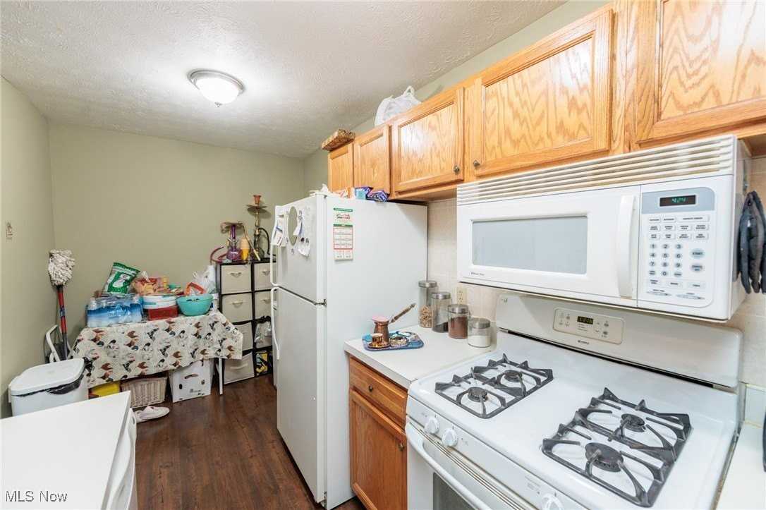 25735 Lorain Rd Unit 421 #421 - Photo 7 of 37