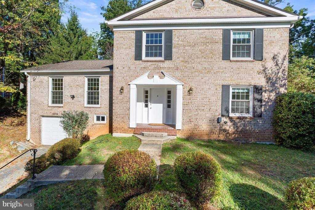 1242 Derbyshire Rd - Photo 2 of 40