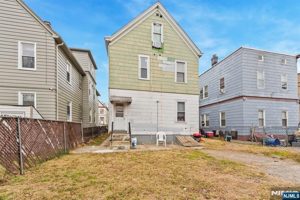 56 Yereance Ave - Photo 4 of 20