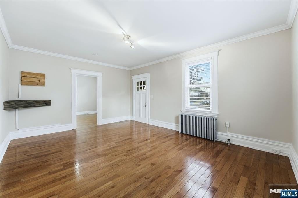 264 Hoboken Rd - Photo 4 of 18