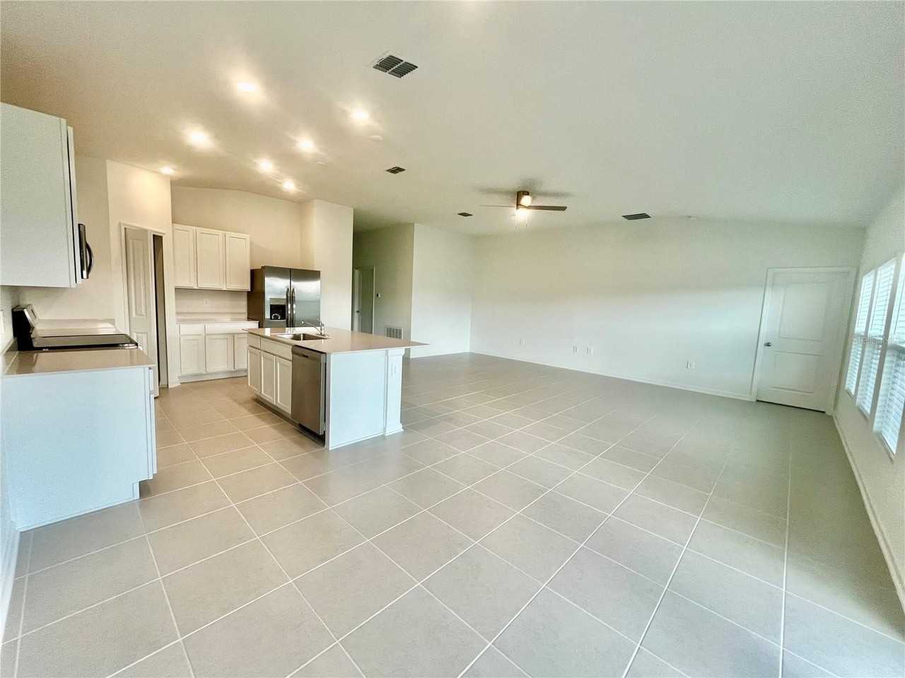 4700 Golden Knight Blvd - Photo 6 of 25