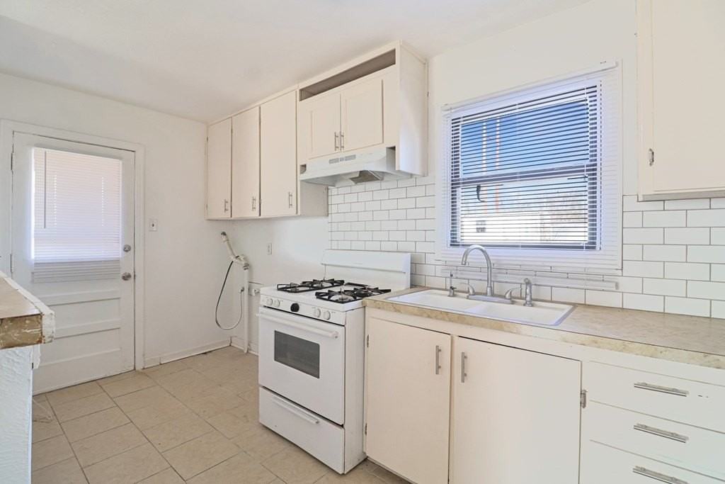 1807 Doran Dr - Photo 4 of 16