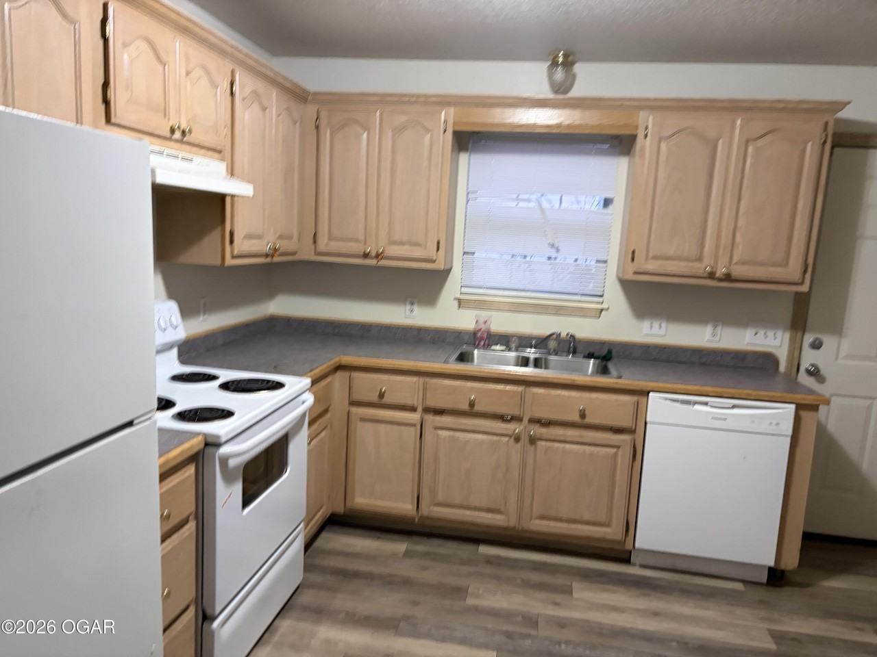 824 S Patterson Ave - Photo 3 of 6