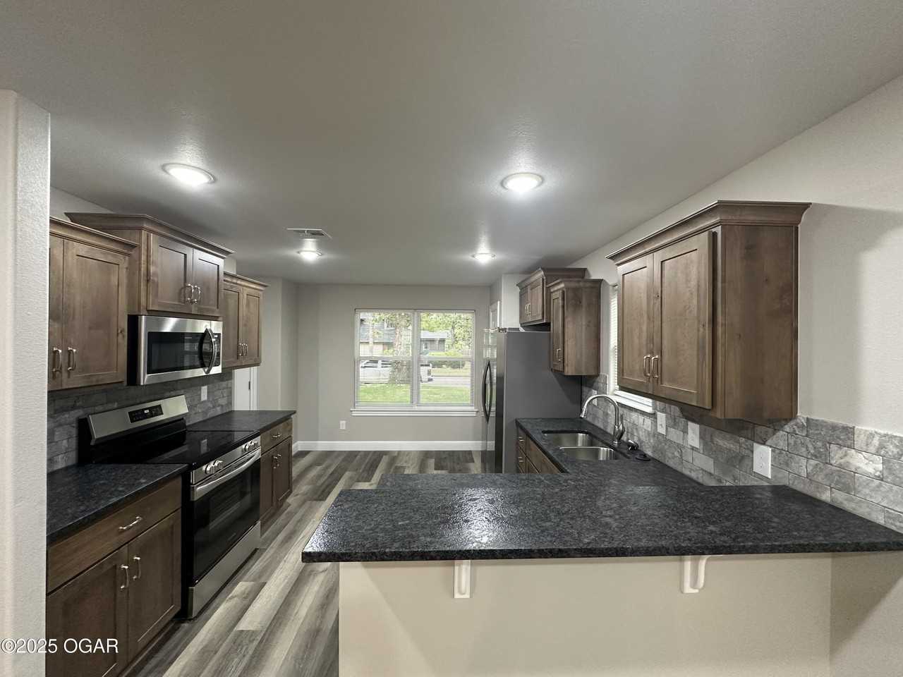 2004 N Park Ave - Photo 5 of 13