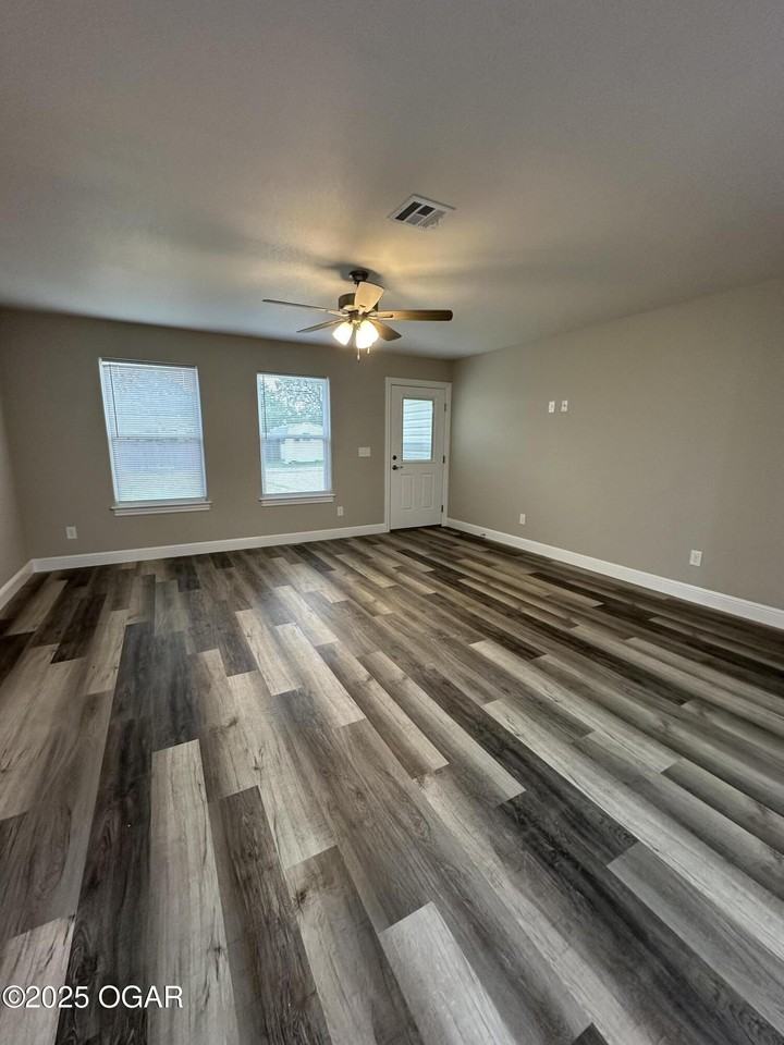 2004 N Park Ave - Photo 6 of 13