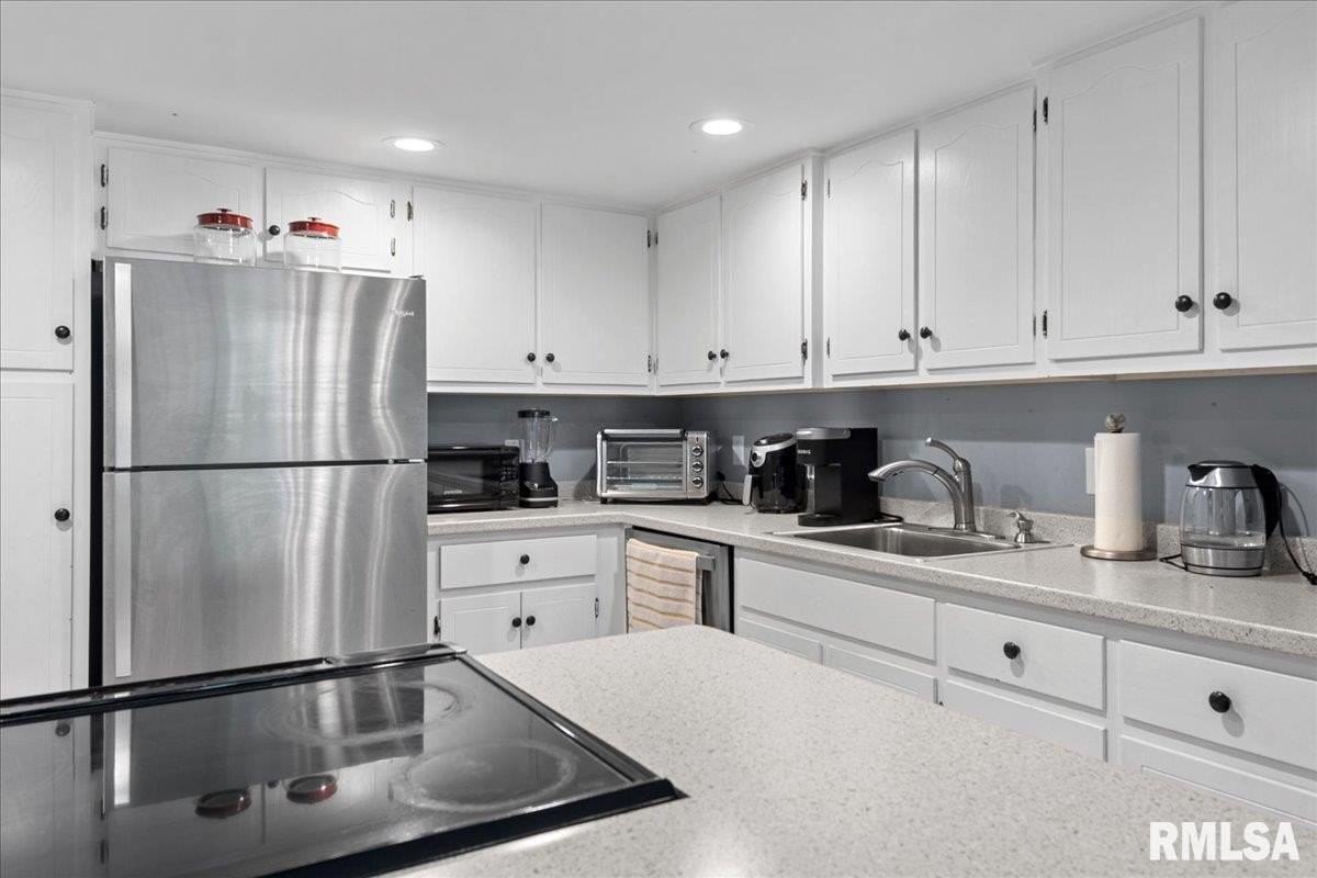 2008 Jeanette Ln Apt F #F - Photo 7 of 29