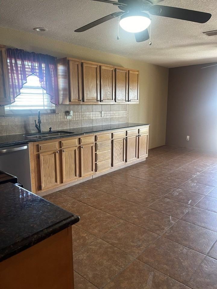 1002 N County Road 1105 - Photo 4 of 12