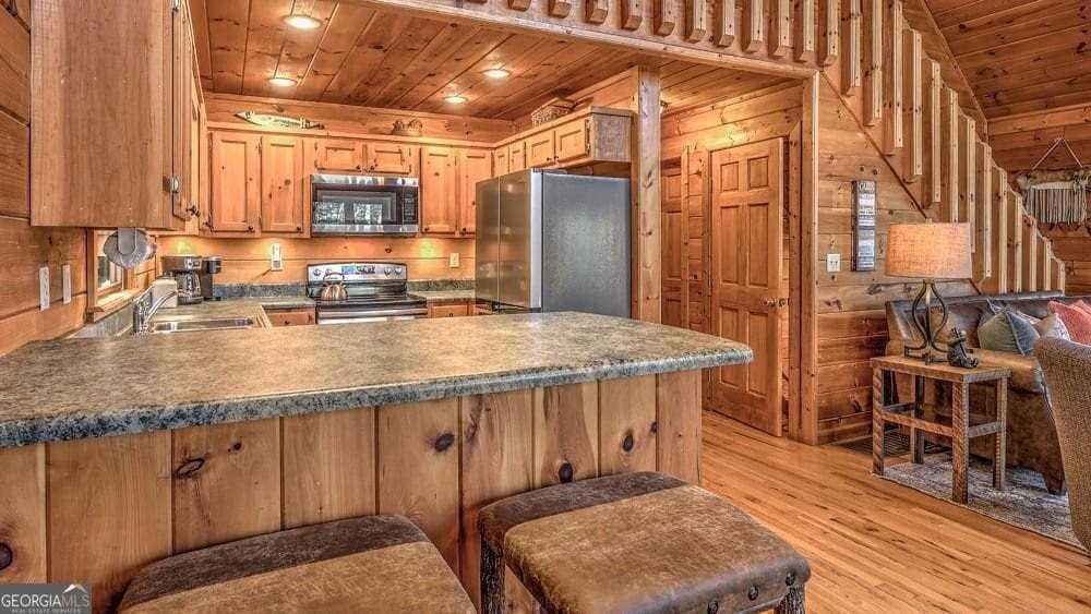 348 The Forest Rd - Photo 3 of 49