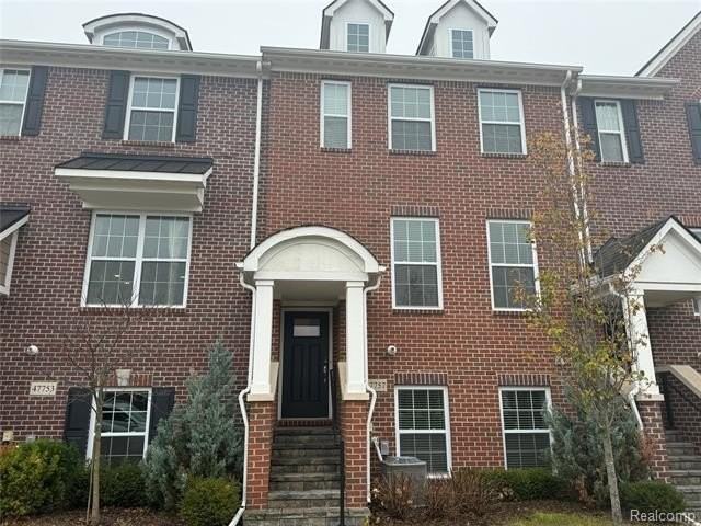 47757 Hillcrest Dr - Photo 2 of 40