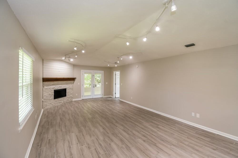 2721 R S Bailey Dr E - Photo 5 of 19