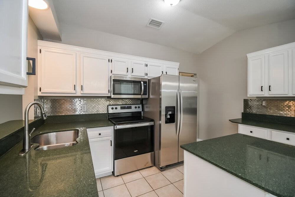 2721 R S Bailey Dr E - Photo 7 of 19