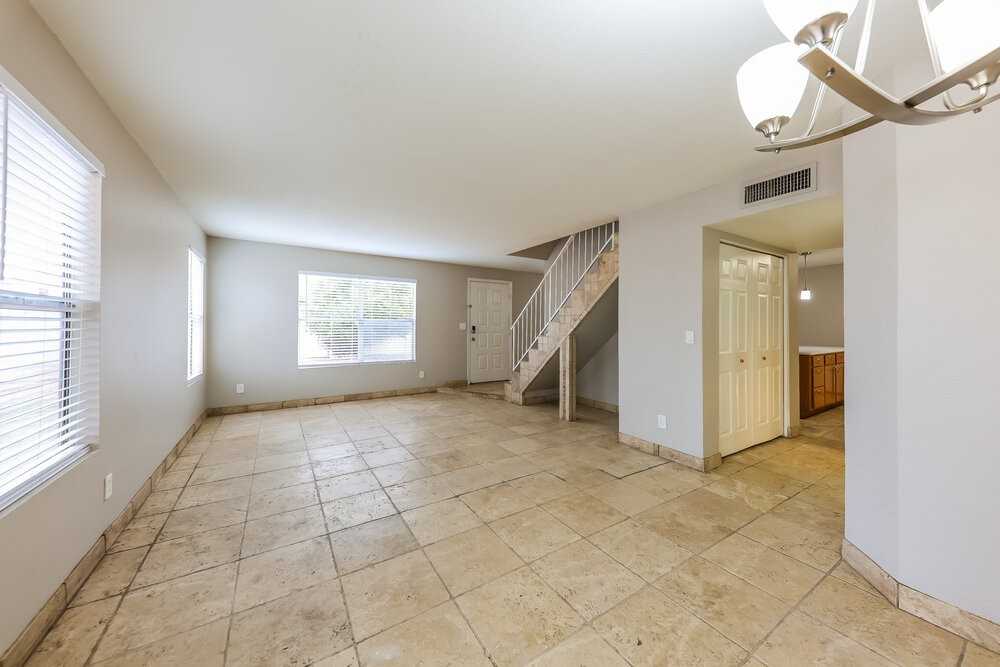 532 N Nassau - Photo 4 of 17