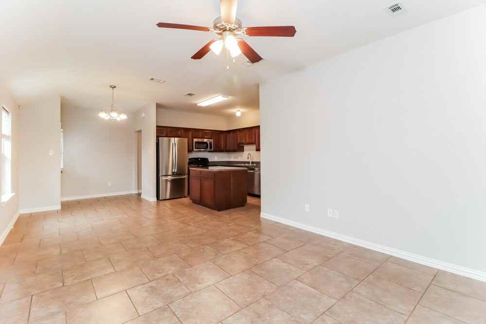 2412 Hawkwood Ct - Photo 4 of 19