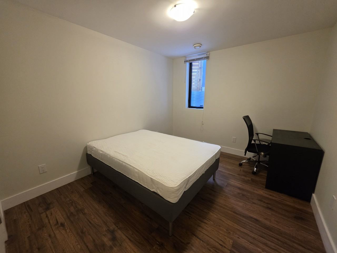 24 Rossland Avenue - Photo 4 of 8