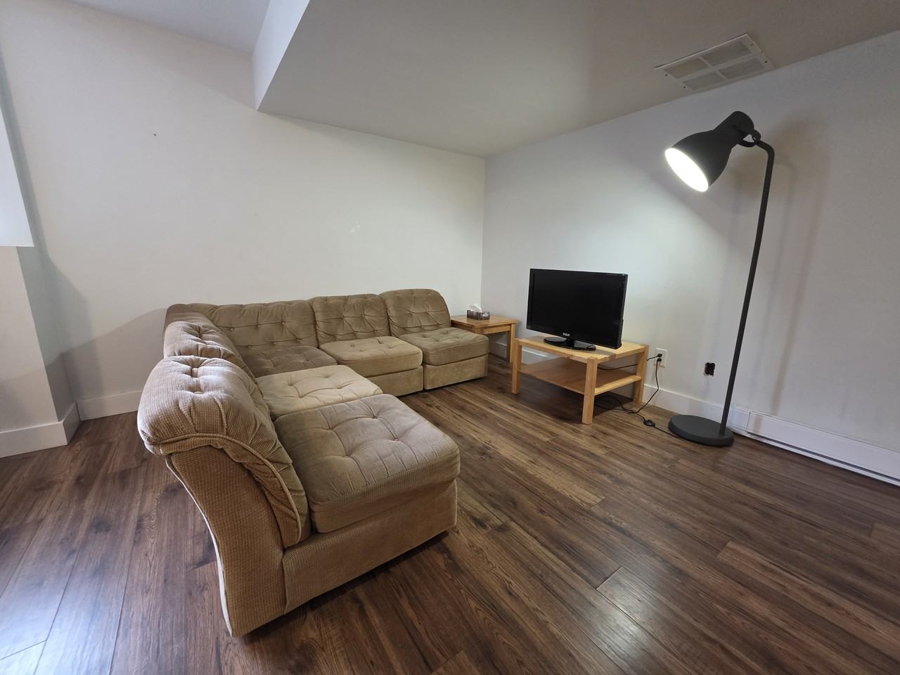 24 Rossland Avenue - Photo 6 of 8