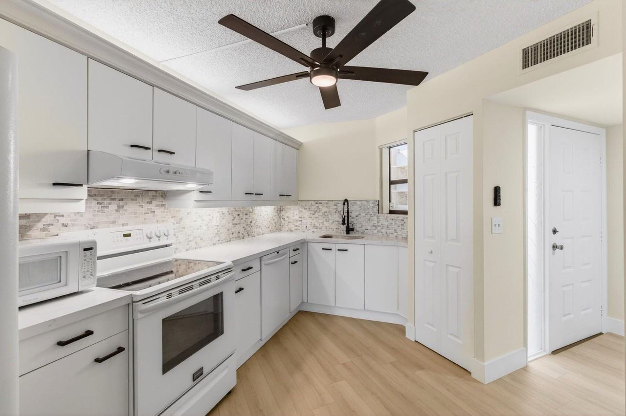 5900 Camino Del Sol #304 - Photo 3 of 50