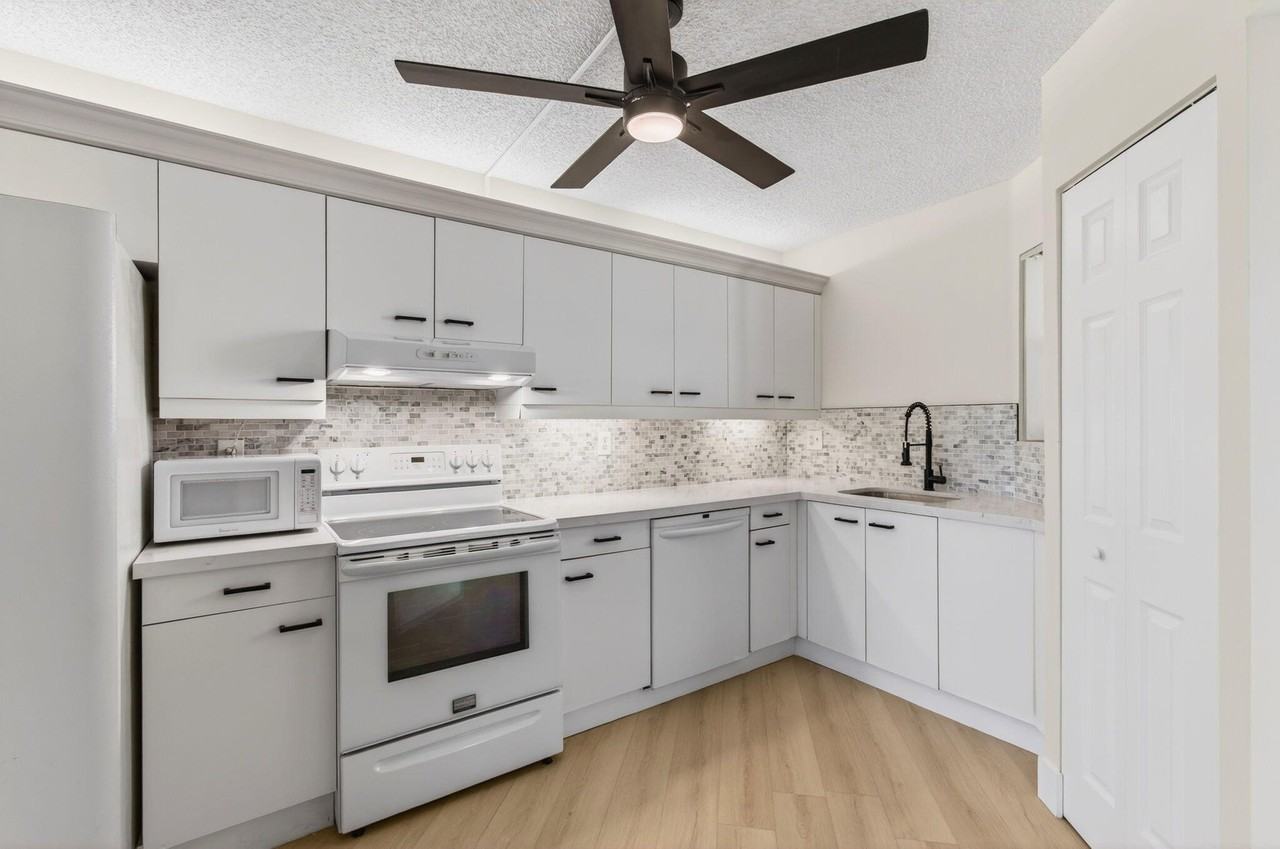 5900 Camino Del Sol #304 - Photo 4 of 50