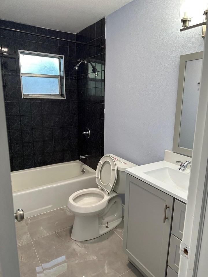 5665 Daphne Dr - Photo 6 of 9