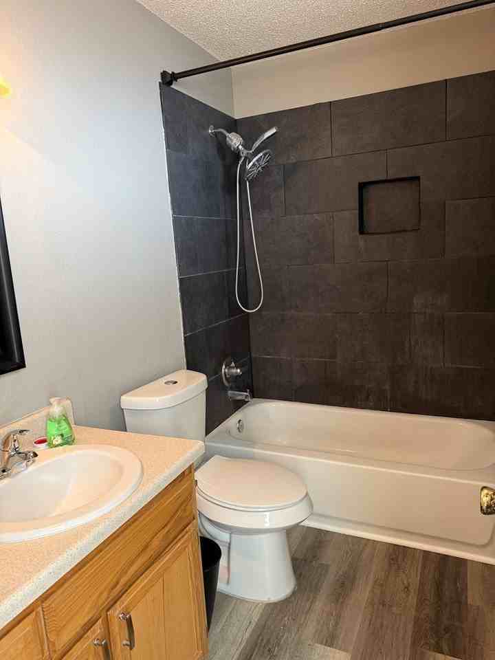 1211 Elmo Ln - Photo 7 of 11