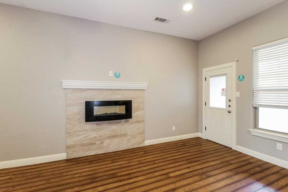 1219 Saturn Dr - Photo 3 of 16