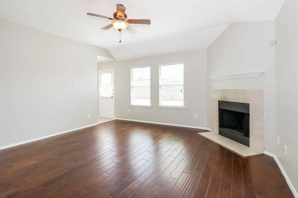 1616 Chivalry Ln - Photo 2 of 16