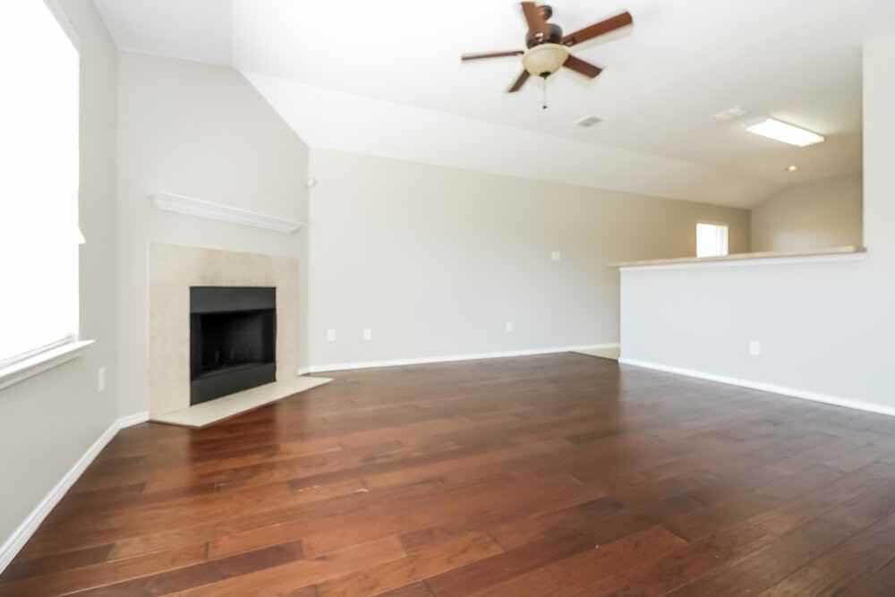 1616 Chivalry Ln - Photo 3 of 16