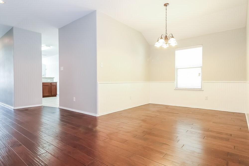 1616 Chivalry Ln - Photo 5 of 16